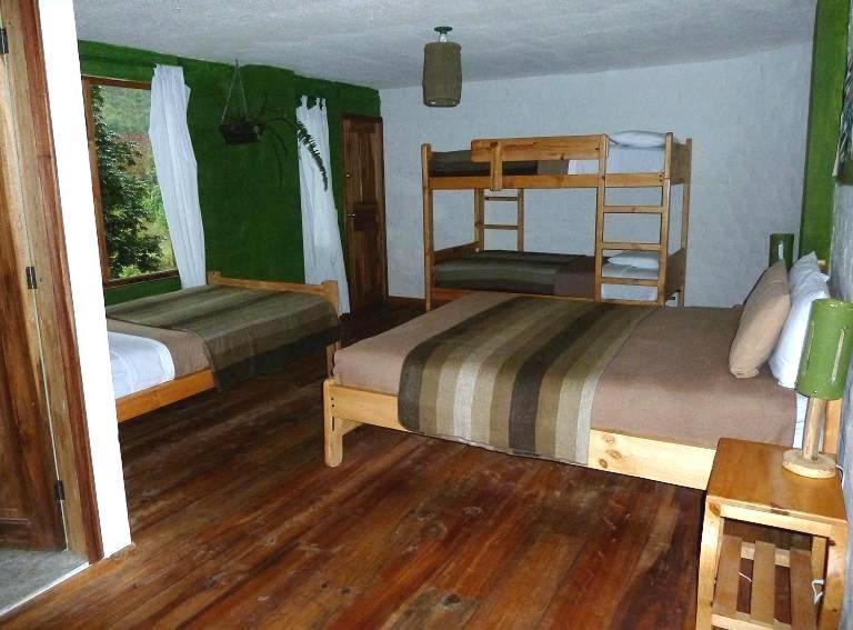 באניוס La Casa Verde Eco Guest House חדר תמונה